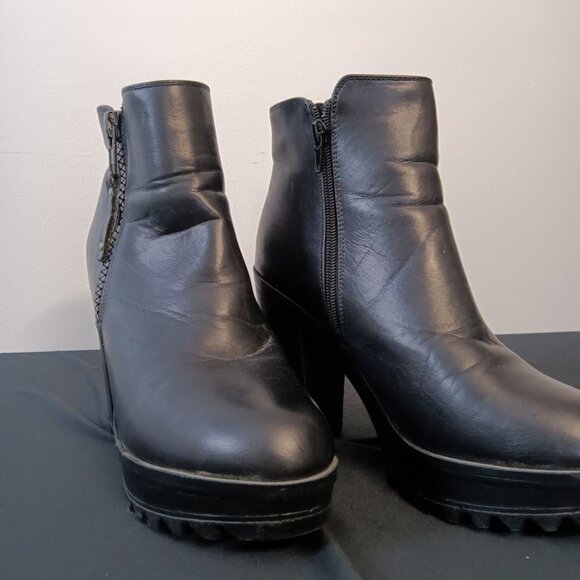 Steve Madden Black Chunky Platform Boots - Faux Leather Combat Style - EU39/ US8 - Picture 1 of 9